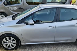 auto-noleggio-reggio-peugeot-208