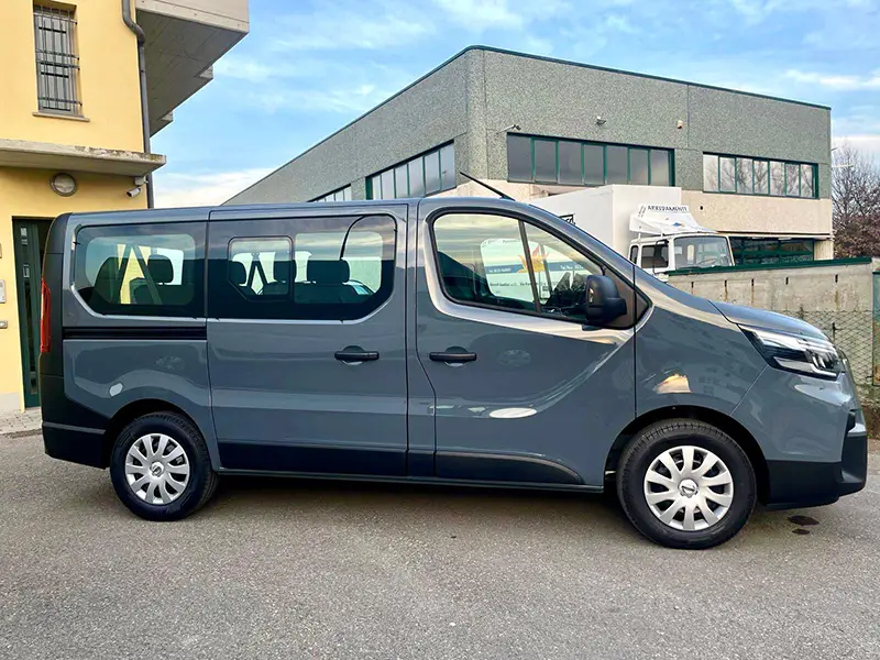 autonoleggio-minivan-7-9-posti